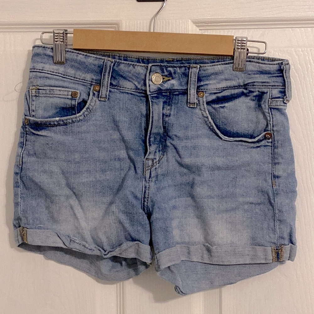 H&M & Denim Ladies Jean shorts, Size 6, GUC no defects no stains